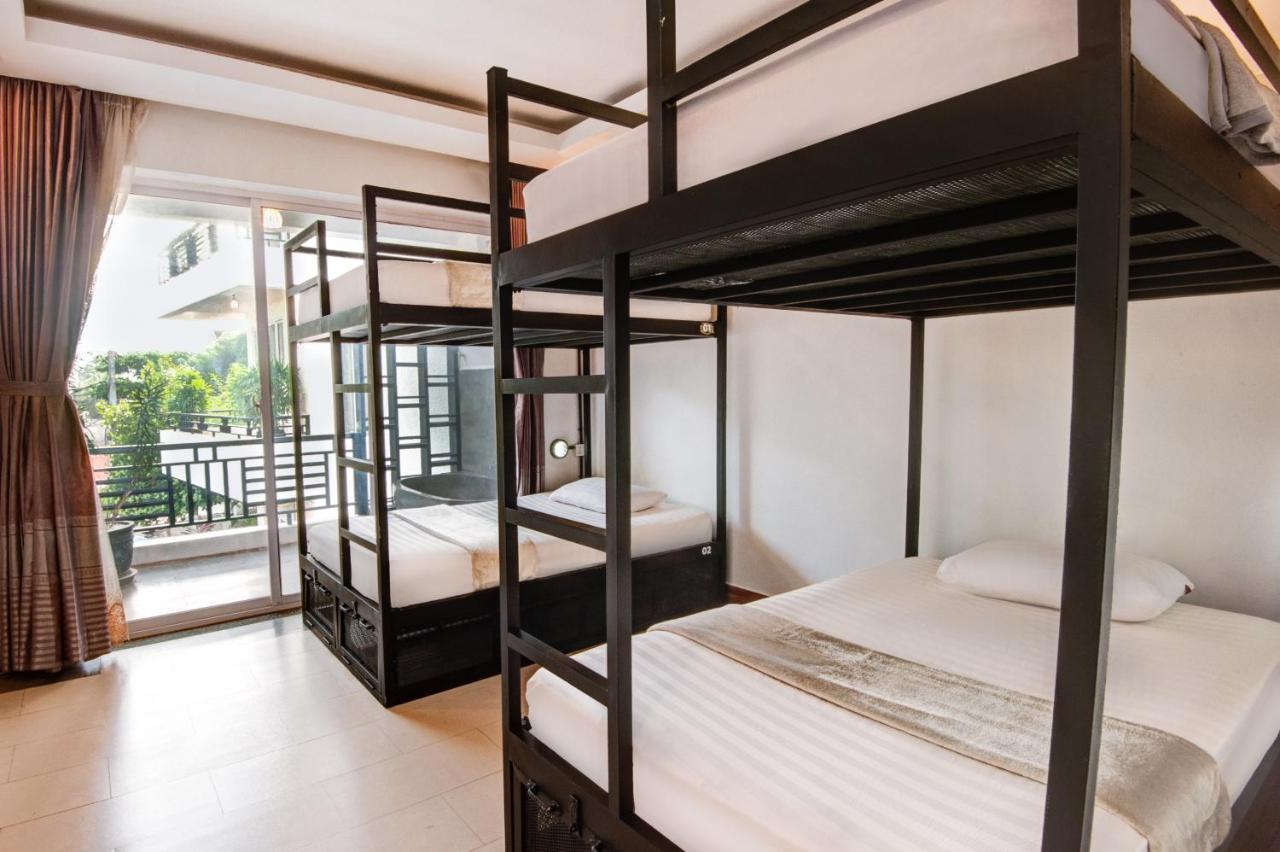 Mad Monkey Hostel Siem Reap Esterno foto