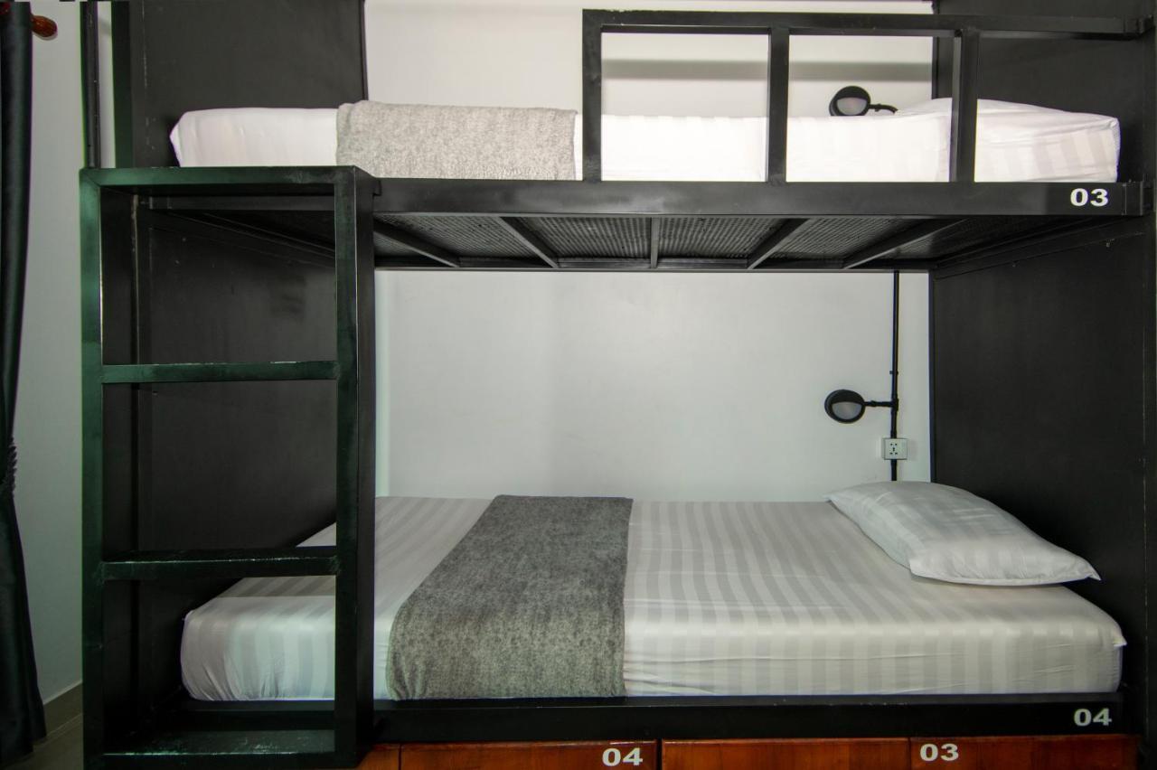 Mad Monkey Hostel Siem Reap Esterno foto